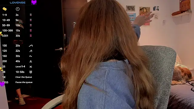 Snapshot of linda_giggle chatting on December 2024 11:18:02 PM linda giggle online show from December 2024 11:18:02 PM