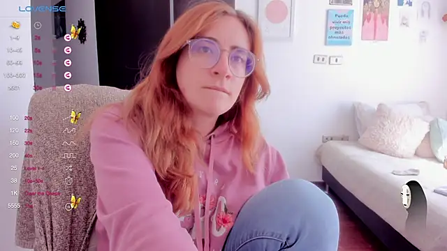 Snapshot of linda_giggle chatting on January 2025 04:44:01 PM linda giggle online show from January 2025 04:44:01 PM