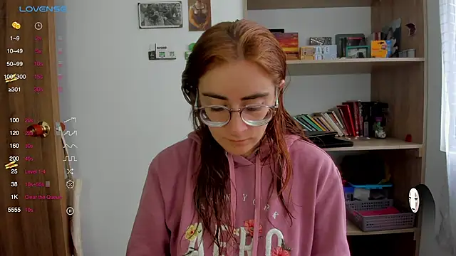 Snapshot of linda_giggle chatting on February 2025 12:08:01 PM linda giggle online show from February 2025 12:08:01 PM