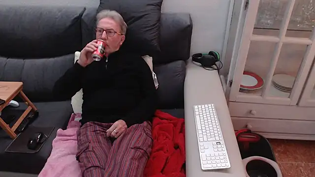 Nudelschwanz online show from February 2025 09:04:02 PM