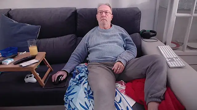 Nudelschwanz online show from December 2025 01:17:04 PM