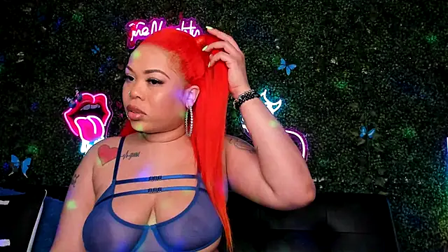 Snapshot of ThickAssRena chatting on December 2024 09:57:01 PM ThickAssRena online show from December 2024 09:57:01 PM