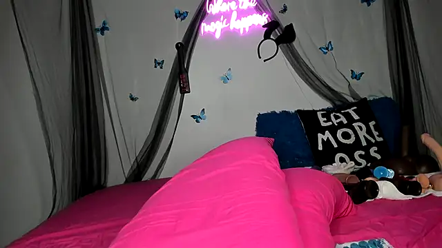 Snapshot of ThickAssRena chatting on December 2024 12:00:01 AM ThickAssRena online show from December 2024 12:00:01 AM