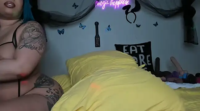 Snapshot of ThickAssRena chatting on January 2025 08:11:02 AM ThickAssRena online show from January 2025 08:11:02 AM