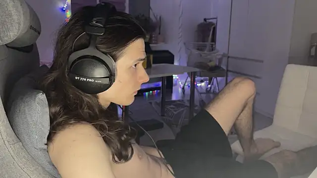 Snapshot of CandyChell chatting on February 2026 03:19:01 PM CandyChell online show from February 2026 03:19:01 PM