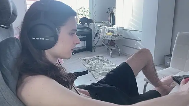 Snapshot of CandyChell chatting on March 2026 10:32:01 AM CandyChell online show from March 2026 10:32:01 AM