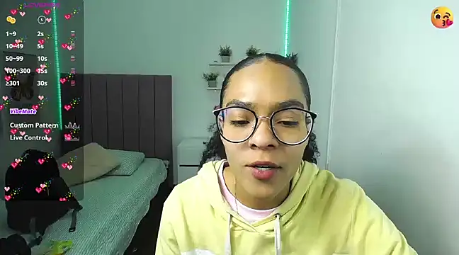 Snapshot of Nina_lovee_ chatting on December 2024 01:46:01 PM Nina lovee online show from December 2024 01:46:01 PM