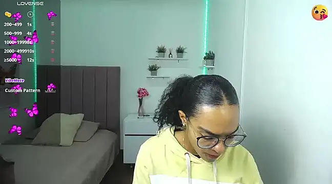 Snapshot of Nina_lovee_ chatting on December 2024 01:36:02 PM Nina lovee online show from December 2024 01:36:02 PM