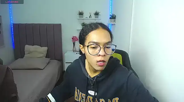Snapshot of Nina_lovee_ chatting on January 2025 01:52:01 PM Nina lovee online show from January 2025 01:52:01 PM