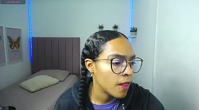 Snapshot of Nina_lovee_ chatting on February 2025 01:33:02 PM Nina lovee online show from February 2025 01:33:02 PM