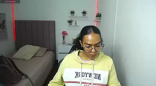 Snapshot of Nina_lovee_ chatting on February 2025 05:58:02 PM Nina lovee online show from February 2025 05:58:02 PM