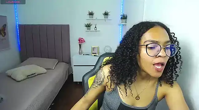 Snapshot of Nina_lovee_ chatting on February 2025 08:20:02 PM Nina lovee online show from February 2025 08:20:02 PM