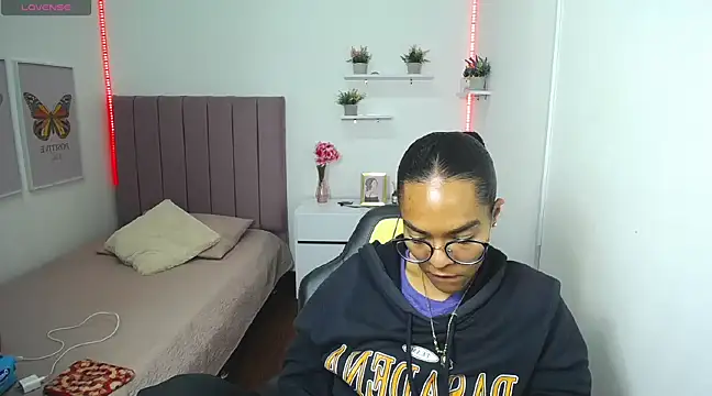 Snapshot of Nina_lovee_ chatting on February 2025 05:37:02 PM Nina lovee online show from February 2025 05:37:02 PM