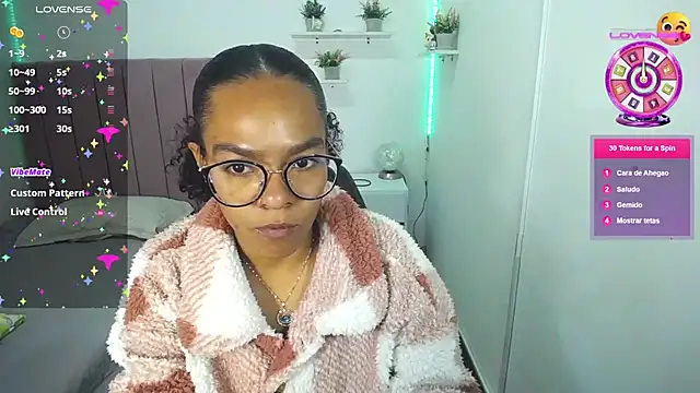 Snapshot of Nina_lovee_ chatting on September 2025 02:08:01 PM Nina lovee online show from September 2025 02:08:01 PM