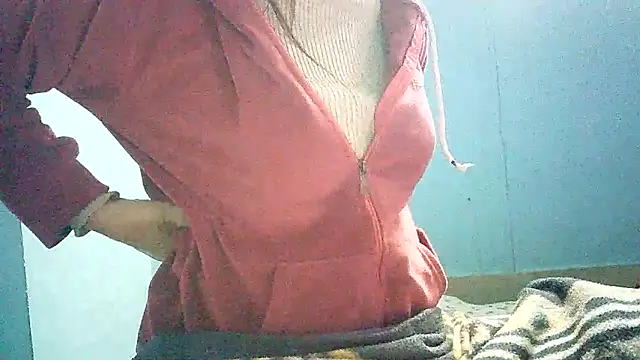 Snapshot of lovelydesi21 chatting on January 2025 05:52:02 AM lovelydesi21 online show from January 2025 05:52:02 AM