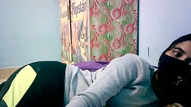 Snapshot of lovelydesi21 chatting on January 2025 06:23:01 PM lovelydesi21 online show from January 2025 06:23:01 PM