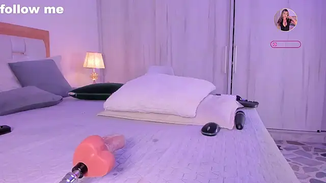 Snapshot of missjuliaa_ chatting on January 2025 09:37:02 AM missjuliaa online show from January 2025 09:37:02 AM