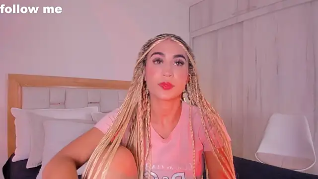 Snapshot of missjuliaa_ chatting on February 2025 07:25:01 PM missjuliaa online show from February 2025 07:25:01 PM