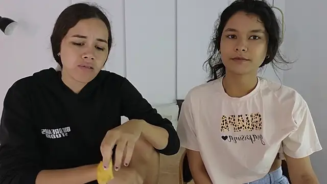 Snapshot of sexychanell_18 chatting on October 2025 01:09:01 PM sexychanell 18 online show from October 2025 01:09:01 PM