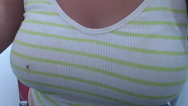 Snapshot of Laura_hottt chatting on October 2025 05:39:01 PM Laura hottt online show from October 2025 05:39:01 PM