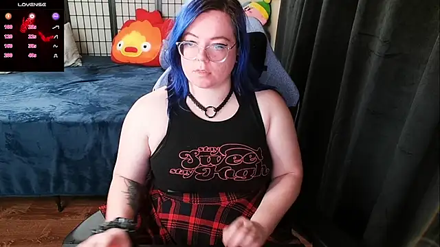 Snapshot of KiraSpitQueen chatting on January 2025 02:35:02 AM KiraSpitQueen online show from January 2025 02:35:02 AM