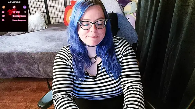 Snapshot of KiraSpitQueen chatting on February 2025 05:32:01 AM KiraSpitQueen online show from February 2025 05:32:01 AM