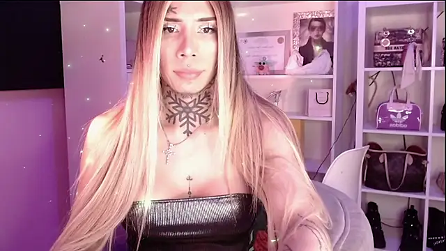 caroline cossei online show from October 2025 05:04:01 AM