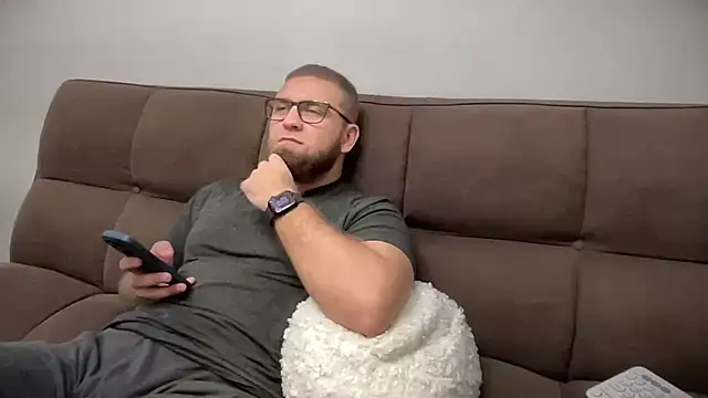 Snapshot of Bear_bear_ chatting on December 2024 04:10:01 PM Bear bear online show from December 2024 04:10:01 PM