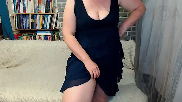 Snapshot of Rainbow_lady chatting on November 2025 02:43:02 PM Rainbow lady online show from November 2025 02:43:02 PM