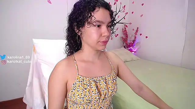 Karolina 1 online show from November 2025 01:11:01 PM