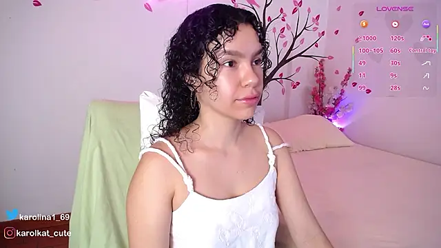 Snapshot of Karolina_1 chatting on February 2026 01:55:01 PM Karolina 1 online show from February 2026 01:55:01 PM