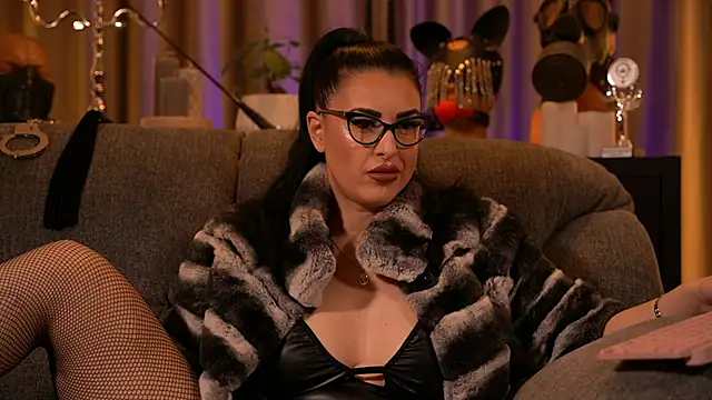 kelly kent online show from November 2025 12:22:02 AM