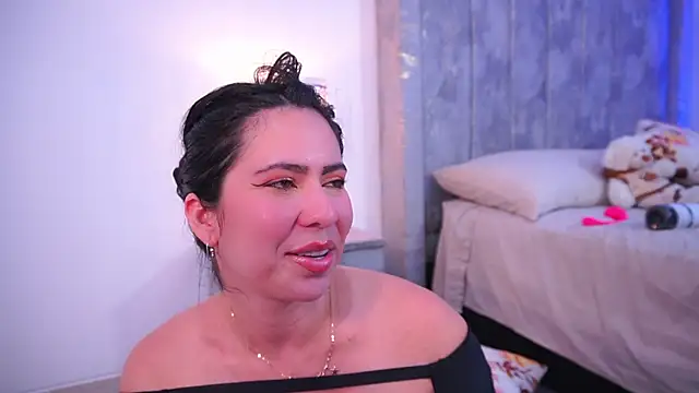 Snapshot of lara_giraldo chatting on February 2025 07:12:02 AM lara giraldo online show from February 2025 07:12:02 AM
