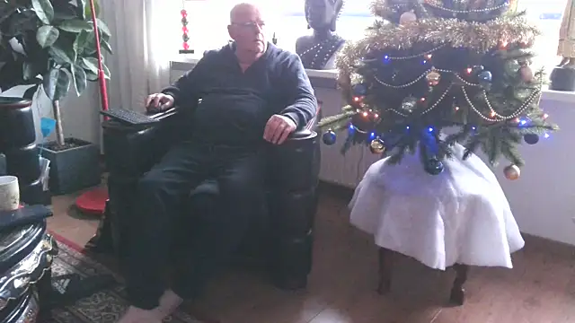 Snapshot of Exhib070 chatting on December 2024 11:39:01 AM Exhib070 online show from December 2024 11:39:01 AM