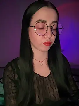 Emylia online show from November 2025 08:52:02 PM