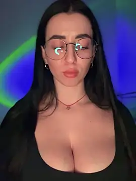 Emylia online show from November 2025 09:41:02 PM