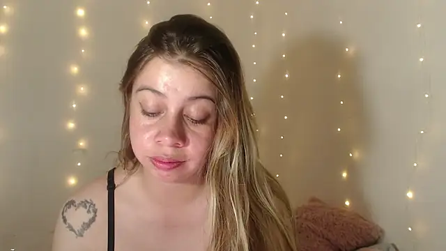 Snapshot of SweetSofty chatting on September 2025 09:51:01 PM SweetSofty online show from September 2025 09:51:01 PM