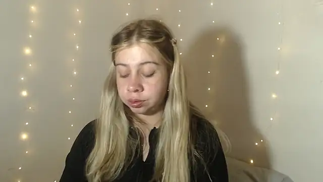 Snapshot of SweetSofty chatting on September 2025 09:53:01 PM SweetSofty online show from September 2025 09:53:01 PM