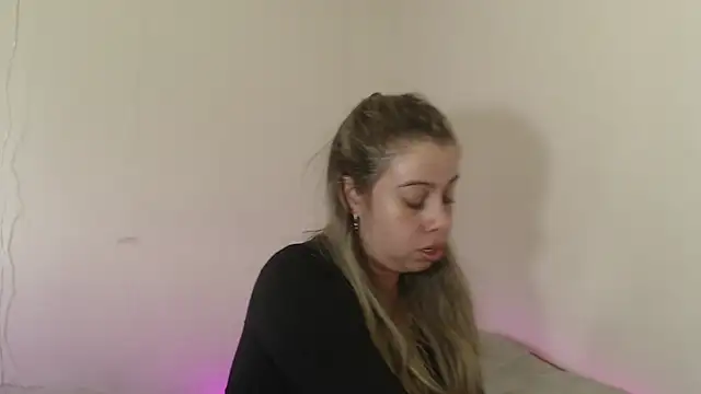 Snapshot of SweetSofty chatting on October 2025 09:50:01 PM SweetSofty online show from October 2025 09:50:01 PM