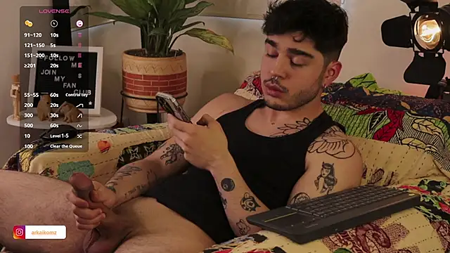 Snapshot of Arkaikomz chatting on February 2025 10:33:01 PM Arkaikomz online show from February 2025 10:33:01 PM