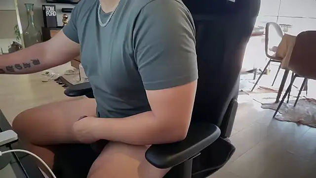 HungandThickLatin online show from February 2025 12:41:01 AM