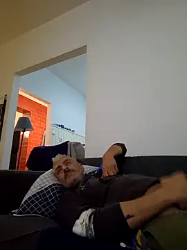 cuci45 online show from November 2025 06:01:02 PM