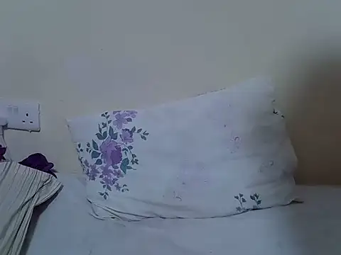 Twerl online show from May 2026 06:23:02 PM