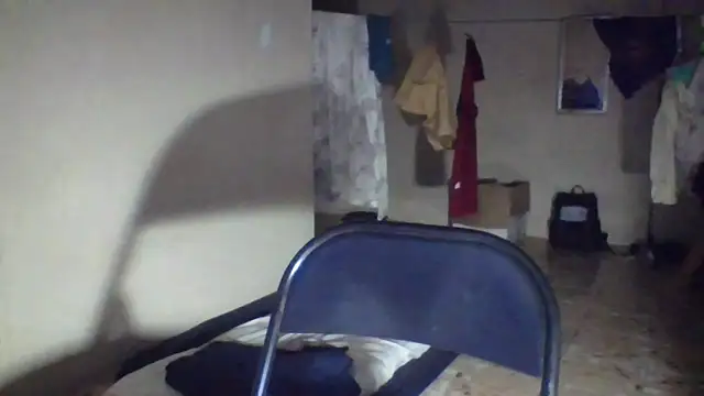 Snapshot of CaptainFox chatting on May 2026 01:33:02 AM CaptainFox online show from May 2026 01:33:02 AM
