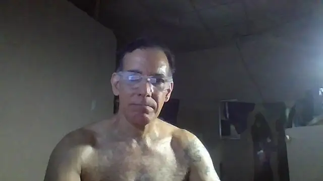 Snapshot of CaptainFox chatting on May 2026 11:25:02 PM CaptainFox online show from May 2026 11:25:02 PM