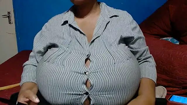 CUTEFIRMMELONSS online show from June 2026 06:44:01 PM