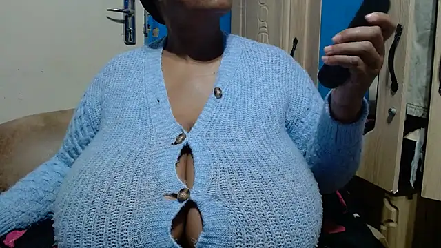 Snapshot of CUTEFIRMMELONSS chatting on July 2026 04:35:02 PM CUTEFIRMMELONSS online show from July 2026 04:35:02 PM