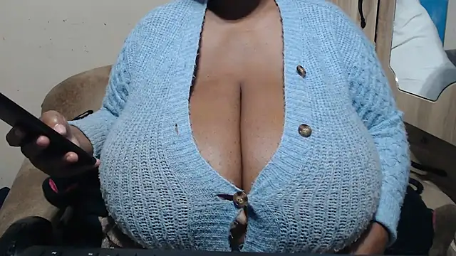 Snapshot of CUTEFIRMMELONSS chatting on August 2026 08:33:01 PM CUTEFIRMMELONSS online show from August 2026 08:33:01 PM