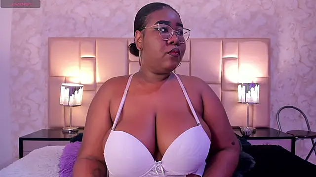Snapshot of Darnellqueen chatting on January 2025 04:23:02 AM Darnellqueen online show from January 2025 04:23:02 AM