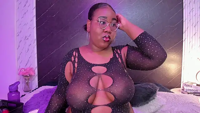 Snapshot of Darnellqueen chatting on September 2025 01:17:01 AM Darnellqueen online show from September 2025 01:17:01 AM